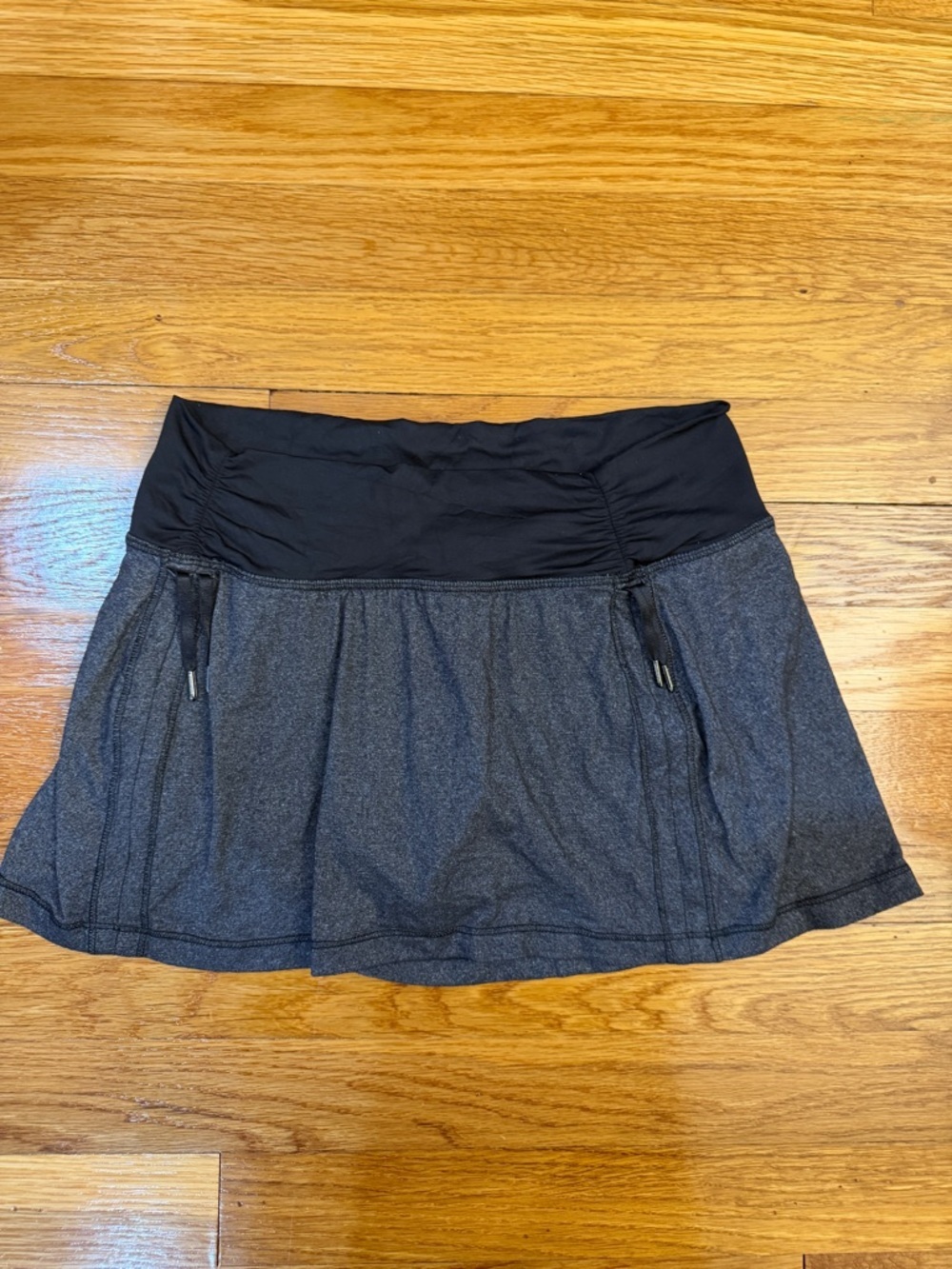 Lululemon Hot'N Sweaty Lined Skirt Black and Heathered Gray - Size 6 (Cinchable)